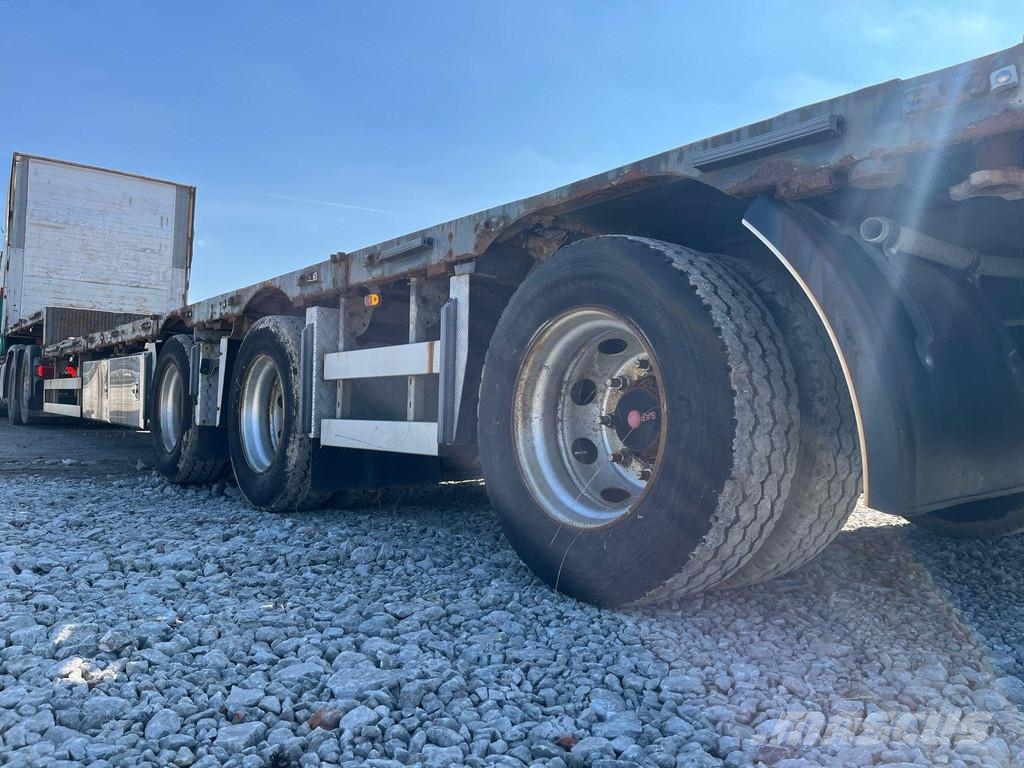 Zaslaw D-651 PLATFORM L=9350 mm Flatbed/Dropside semi-trailers