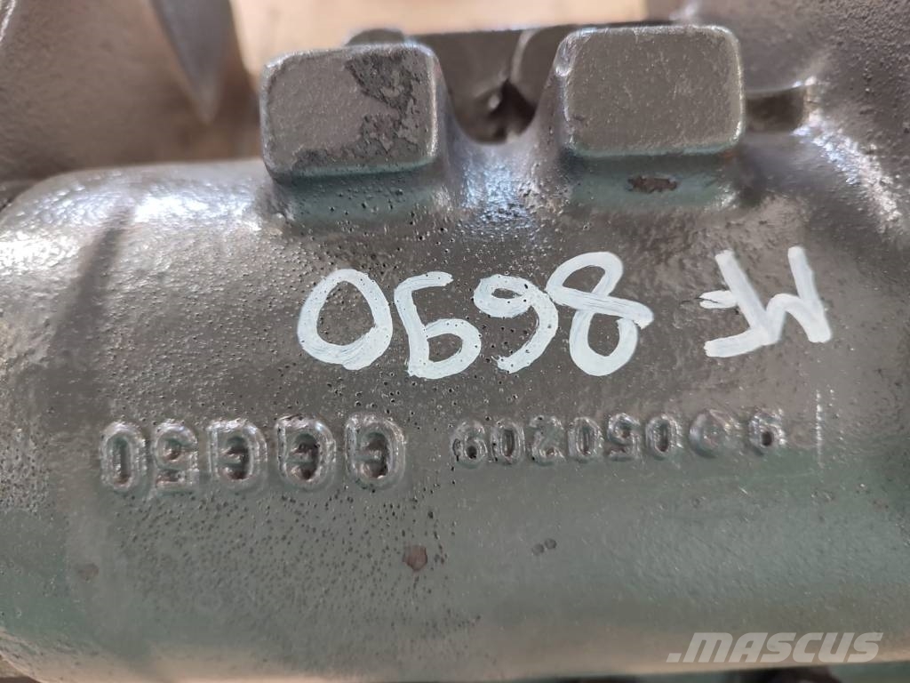 Massey Ferguson Rear lift G903862030 050209 Massey Ferguson 8690 Chassis