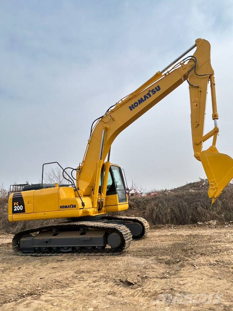 Komatsu PC 200 Paletli ekskavatörler