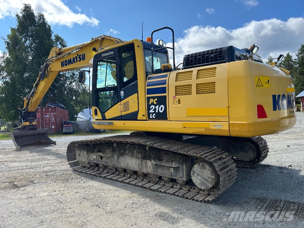 Komatsu PC 210 LC-11 حفارات زحافة