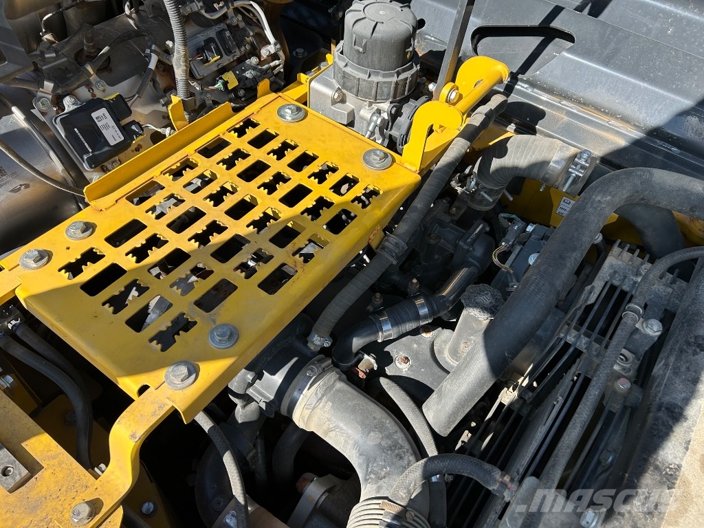 Komatsu PC 210 LC-11 حفارات زحافة