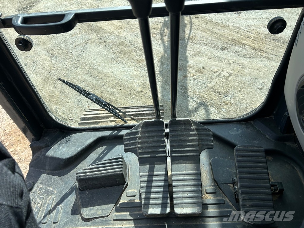 Komatsu PC 210 LC-11 حفارات زحافة