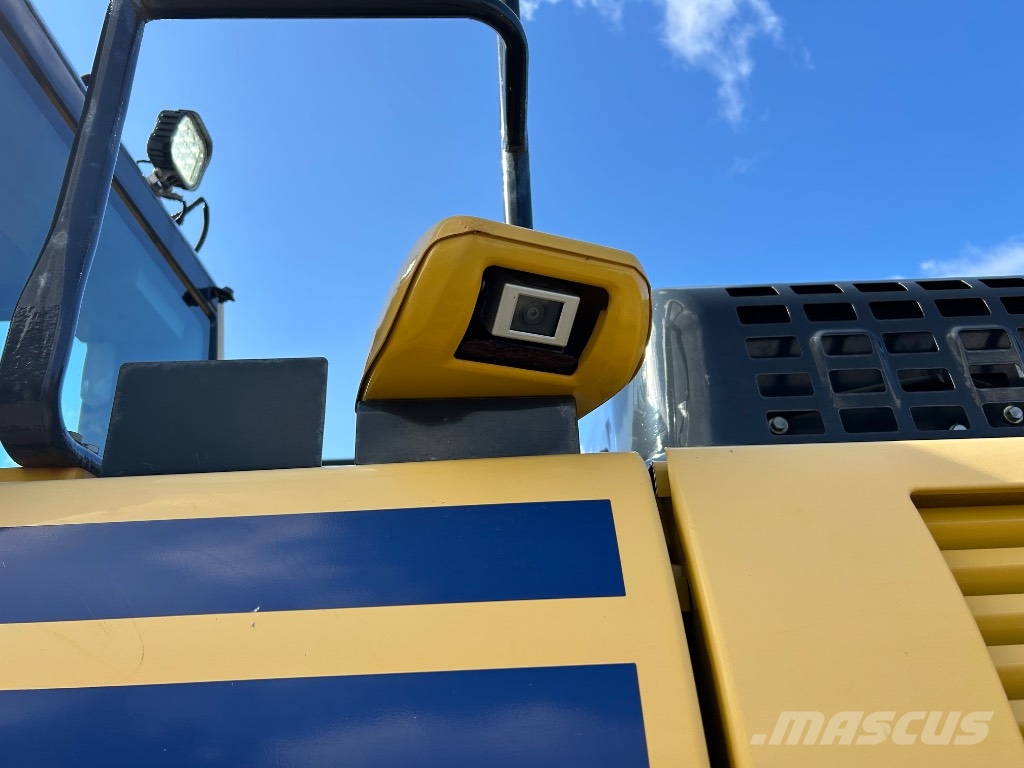 Komatsu PC 210 LC-11 حفارات زحافة