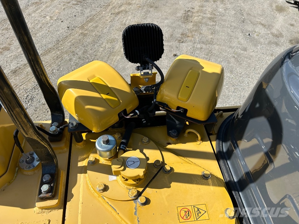 Komatsu PC 210 LC-11 حفارات زحافة