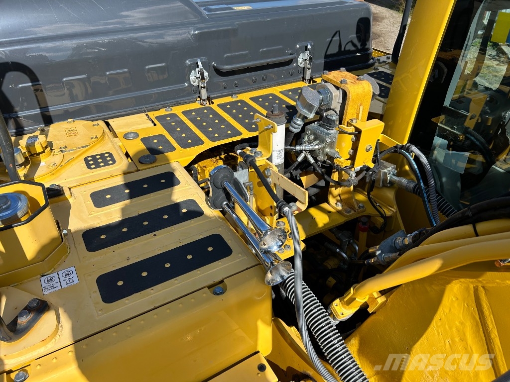 Komatsu PC 210 LC-11 حفارات زحافة