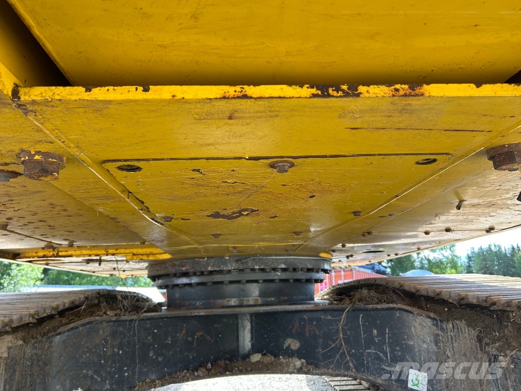 Komatsu PC 210 LC-11 حفارات زحافة