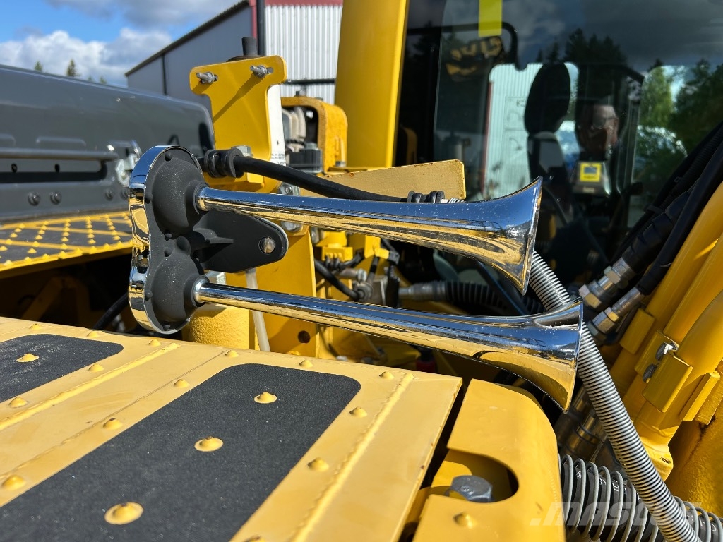 Komatsu PC 210 LC-11 حفارات زحافة
