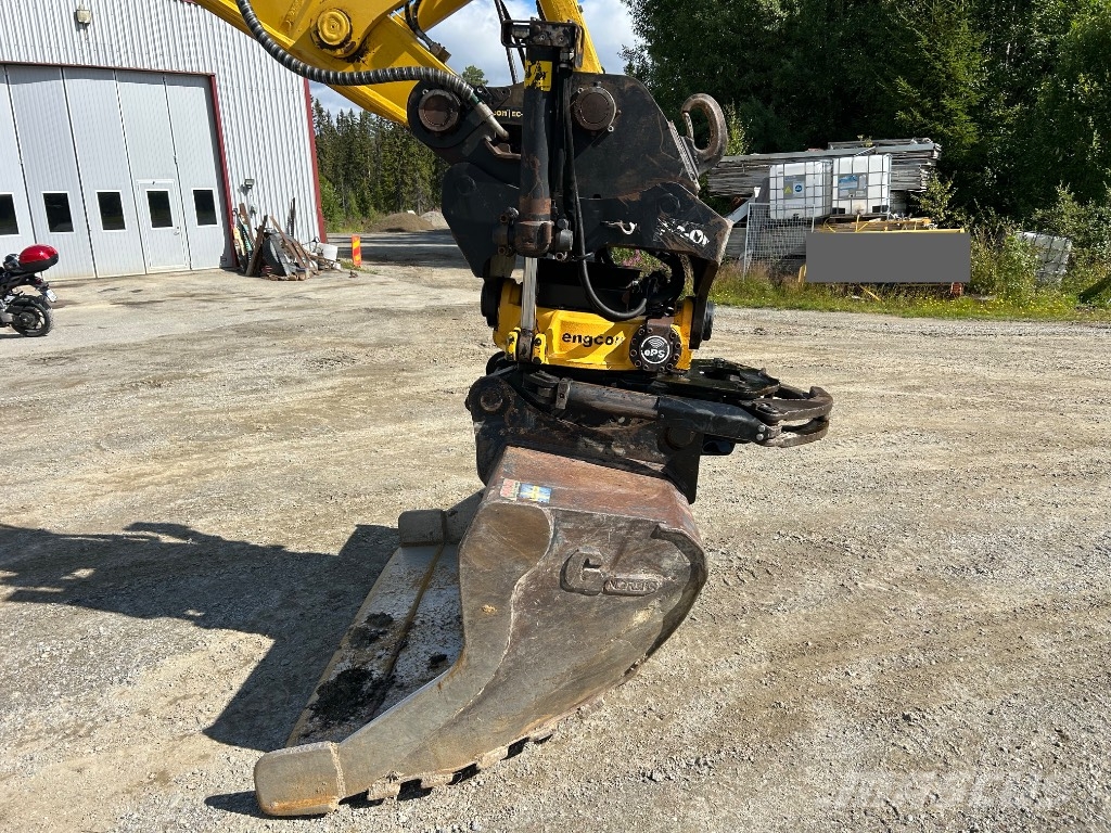 Komatsu PC 210 LC-11 حفارات زحافة