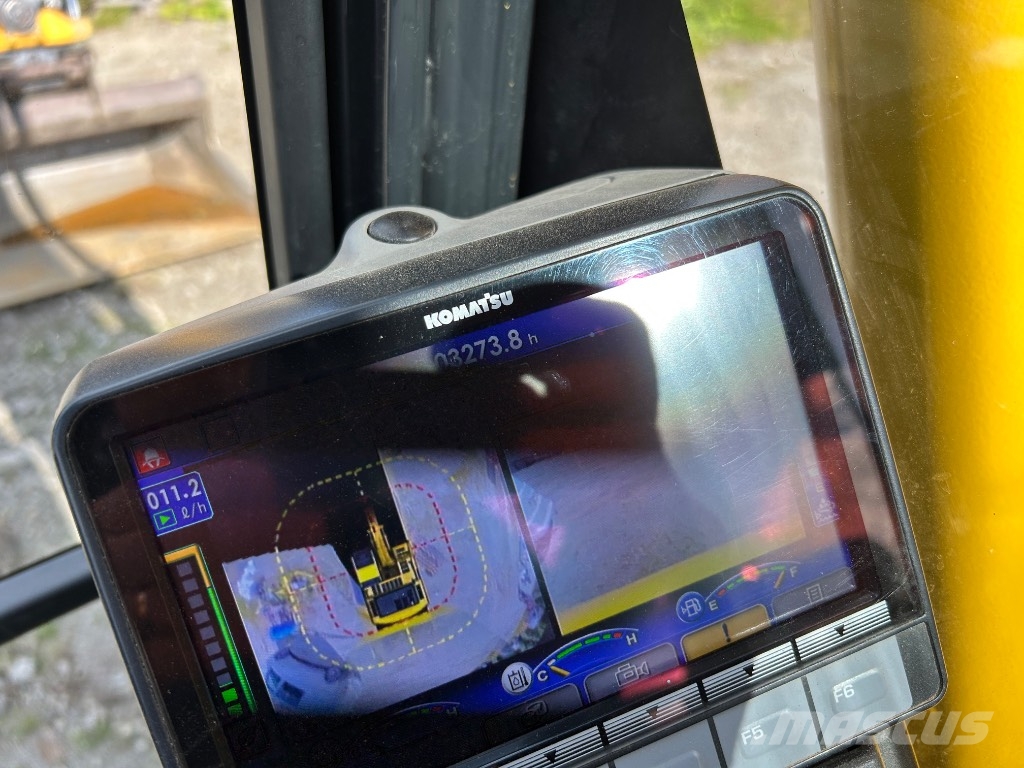 Komatsu PC 210 LC-11 حفارات زحافة