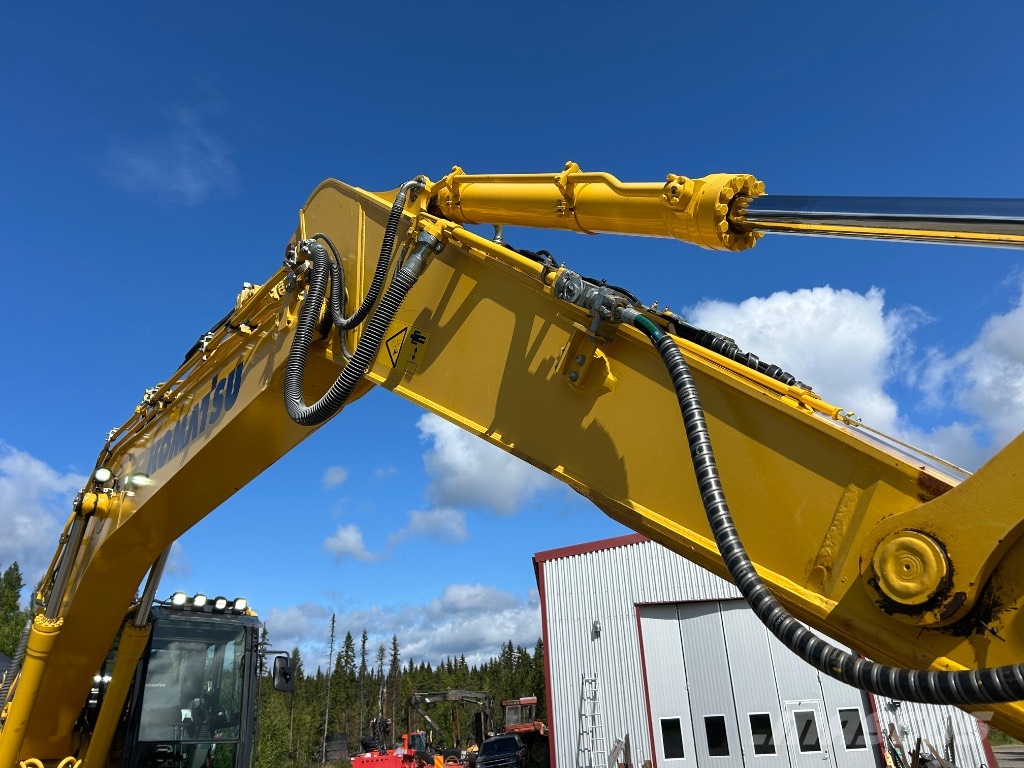 Komatsu PC 210 LC-11 حفارات زحافة