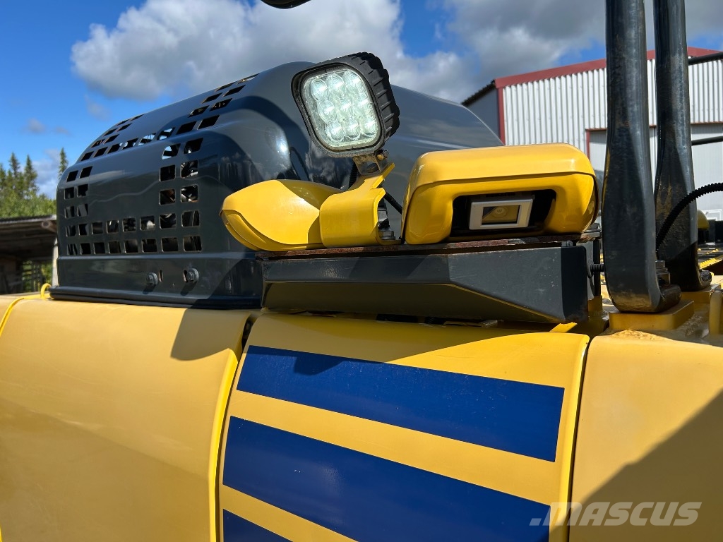 Komatsu PC 210 LC-11 حفارات زحافة