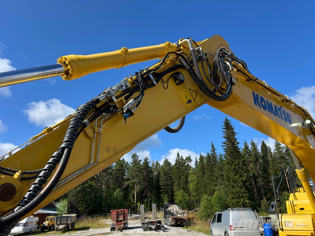 Komatsu PC 210 LC-11 حفارات زحافة