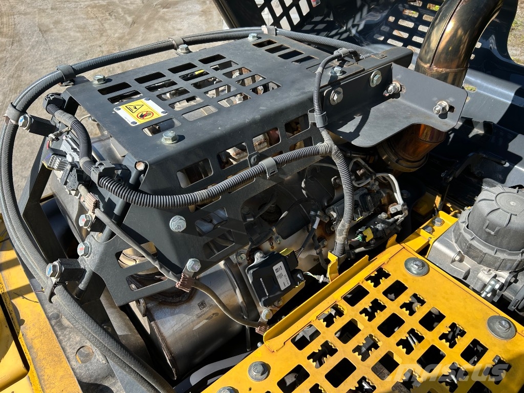 Komatsu PC 210 LC-11 حفارات زحافة