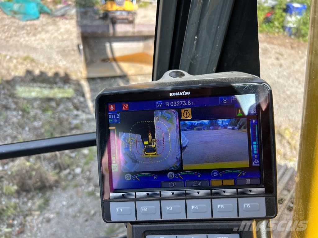 Komatsu PC 210 LC-11 حفارات زحافة