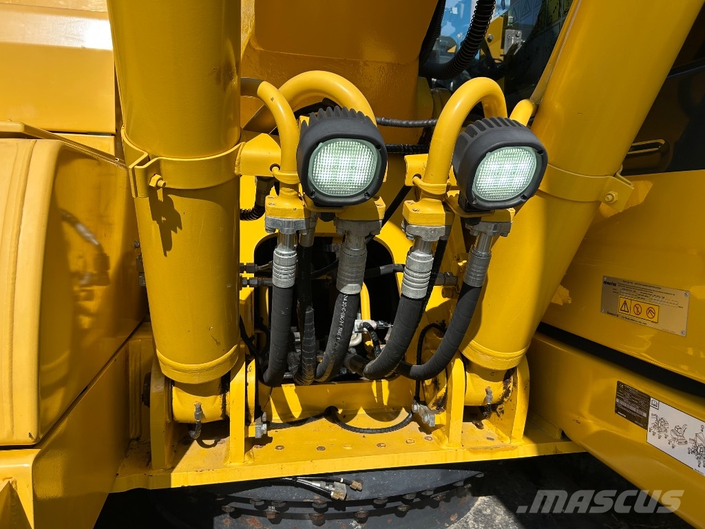 Komatsu PC 210 LC-11 حفارات زحافة