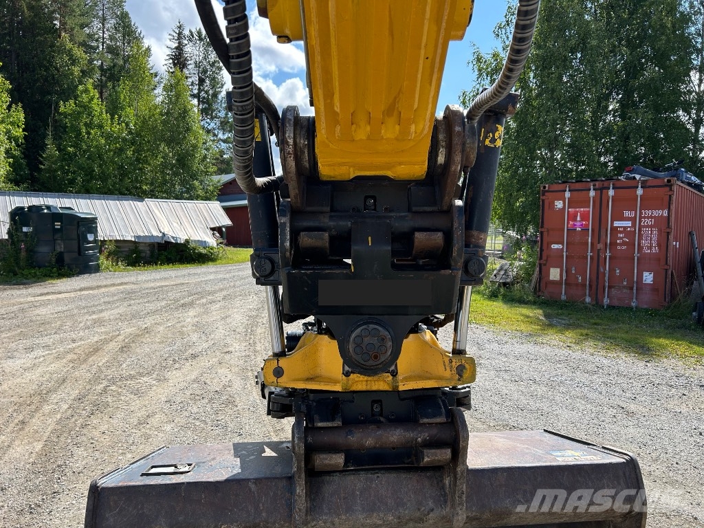 Komatsu PC 210 LC-11 حفارات زحافة