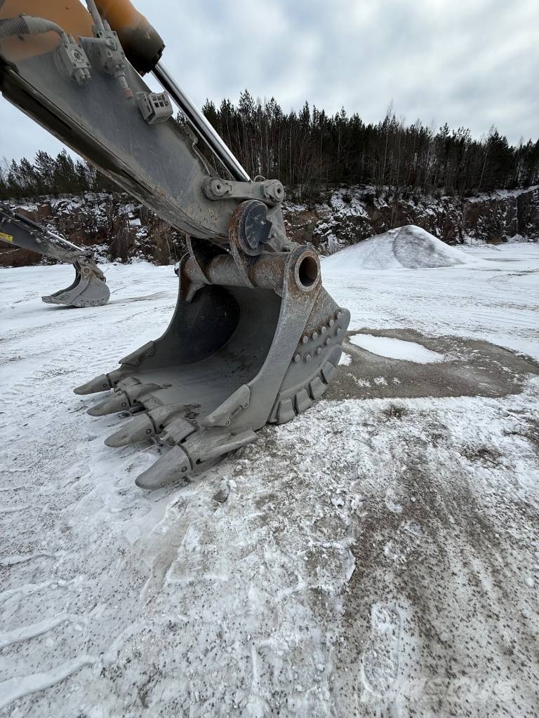 Liebherr R 956 HD حفارات زحافة