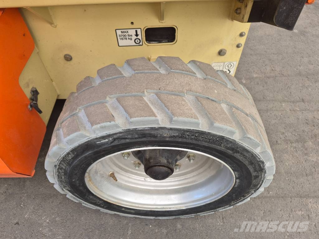 JLG 4096 LE رافعات مقصية الشكل