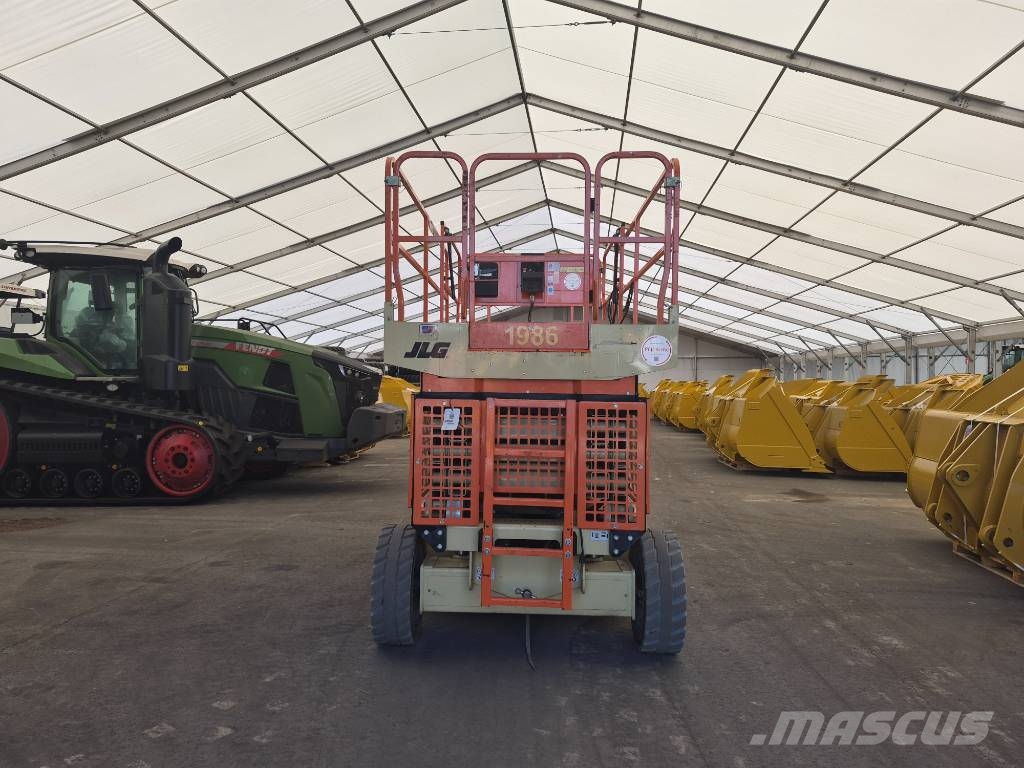 JLG 4096 LE رافعات مقصية الشكل