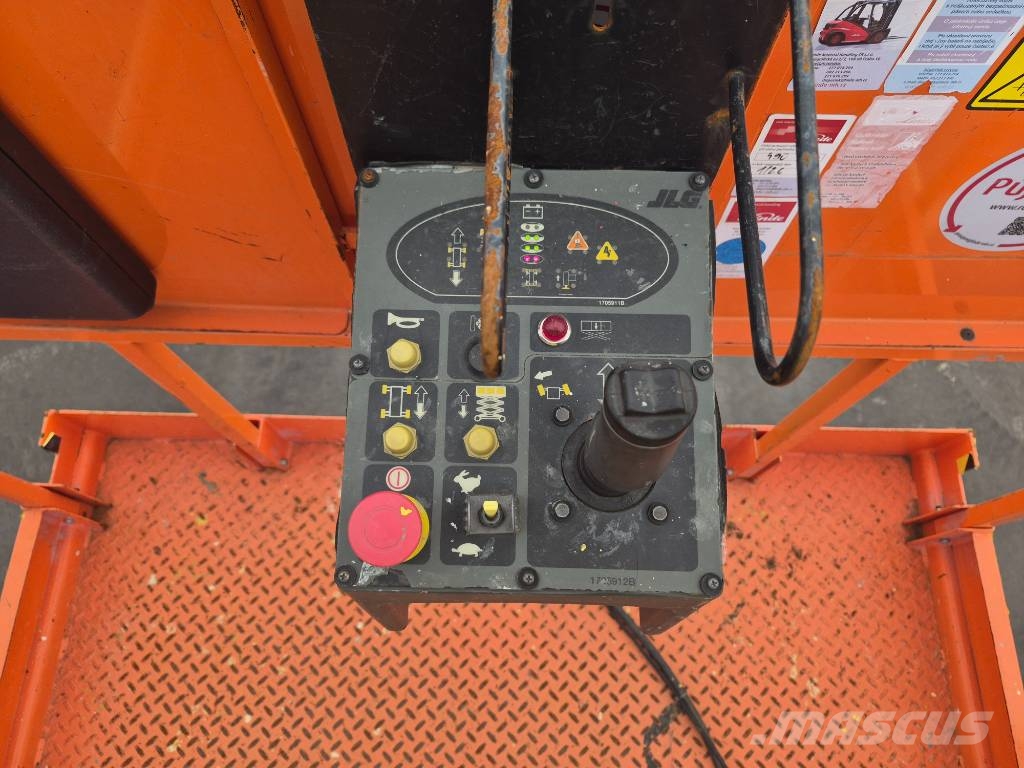 JLG 4096 LE رافعات مقصية الشكل