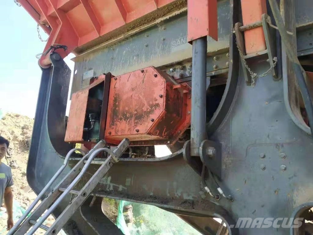 Sandvik QJ330 Mobile Brecher