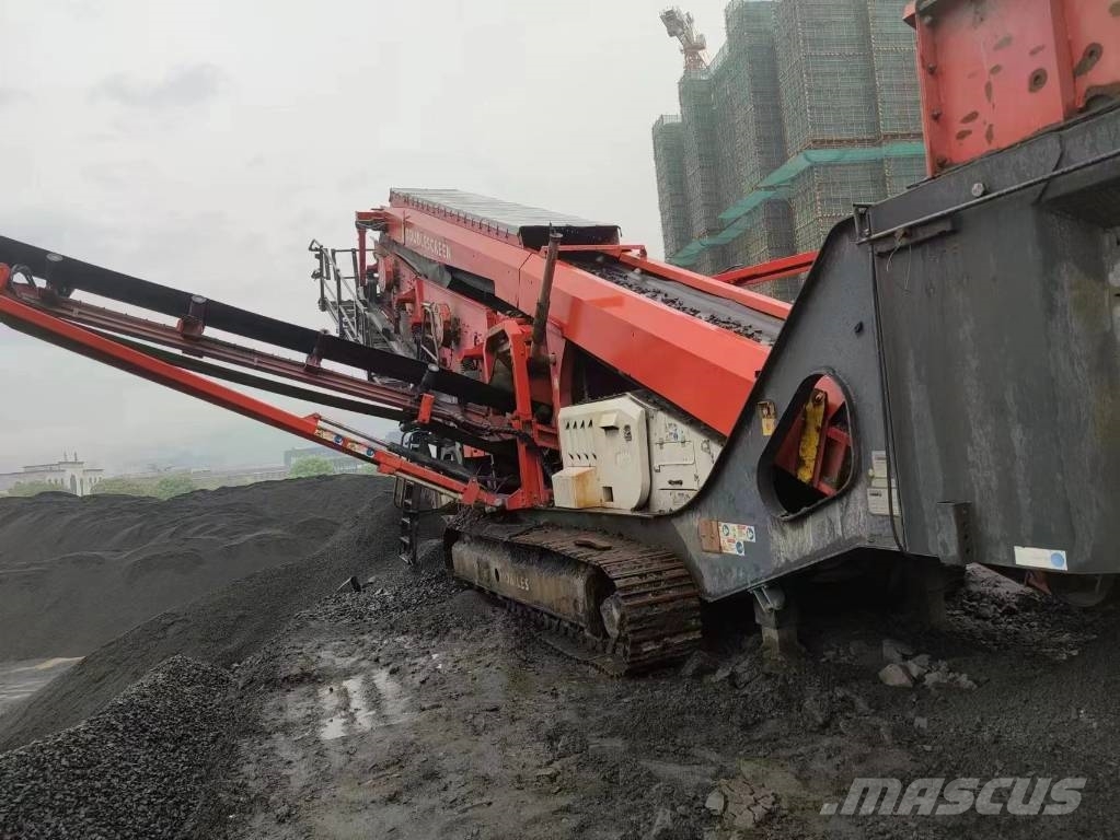 Sandvik QJ 341 QH 441 QA 451 自走式クラッシャー
