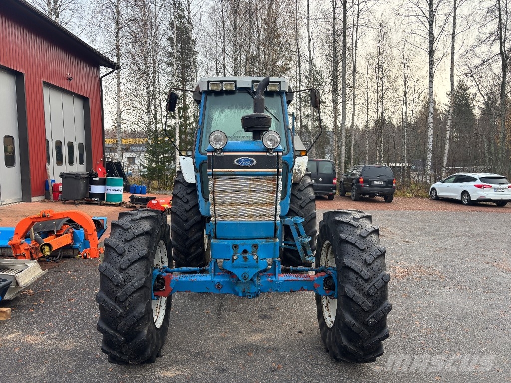 Ford 8210 الجرارات