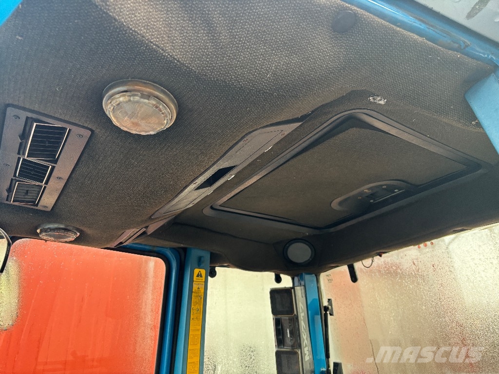 Ford 8210 الجرارات