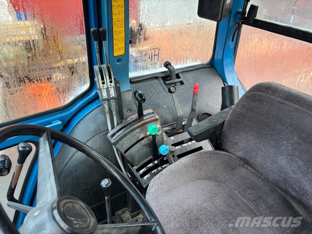 Ford 8210 الجرارات