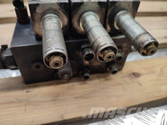 Mecalac 12 MTX (31923400) hydraulic block 液压