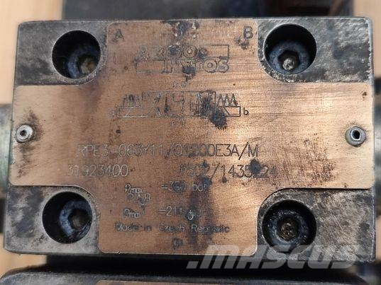 Mecalac 12 MTX (31923400) hydraulic block 液压