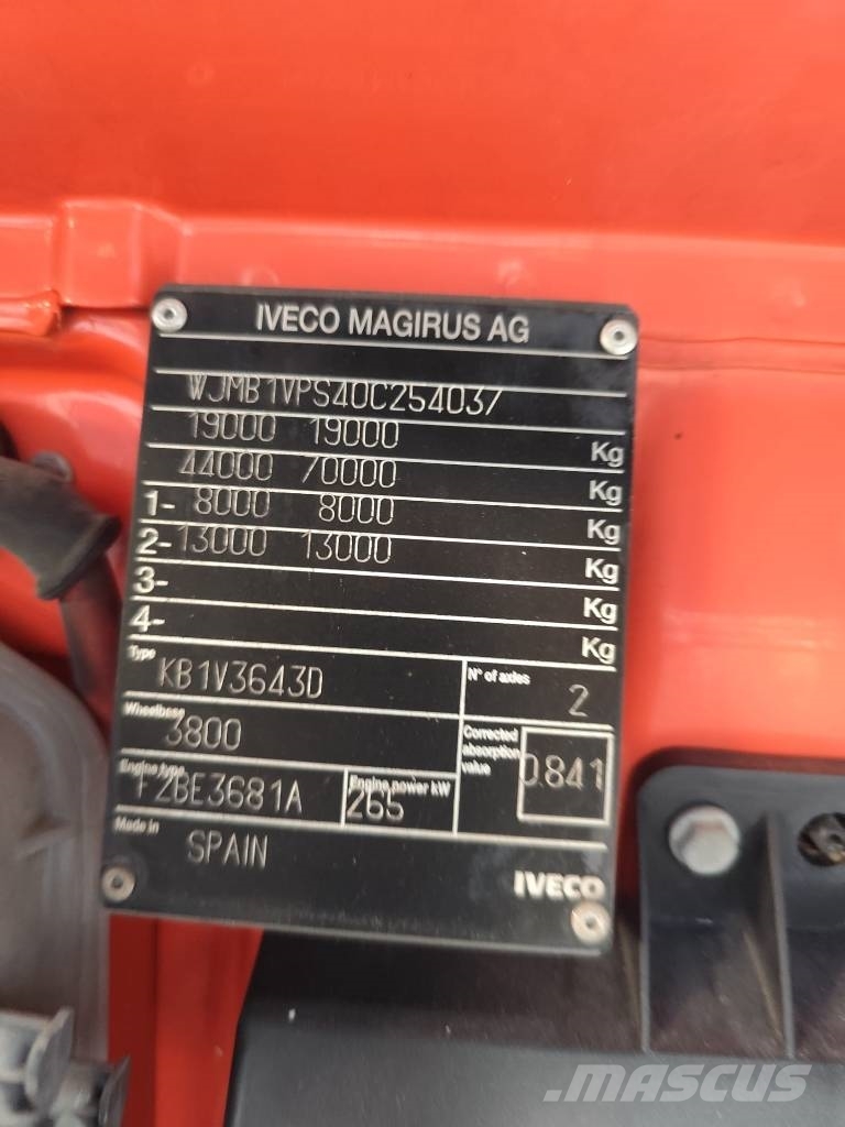 Iveco Trakker 190 T36 Φορτηγά με Γερανό