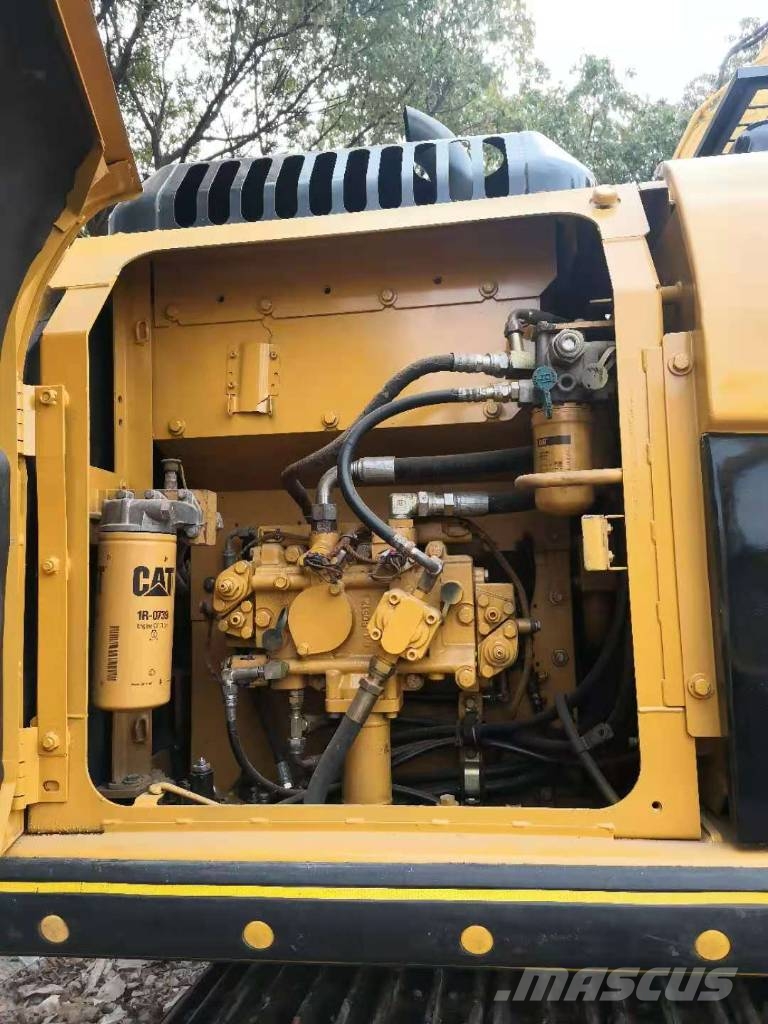CAT 320 D Lánctalpas kotrók