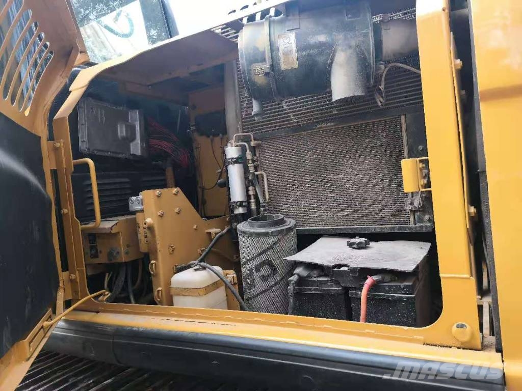 CAT 320 D Lánctalpas kotrók