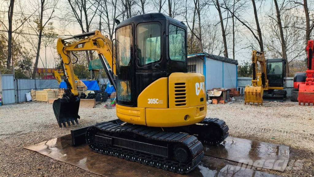 CAT 305 CR 小型挖掘机