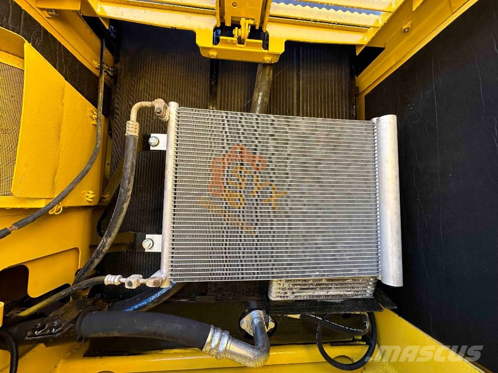 Komatsu PC 210 Bagri goseničarji