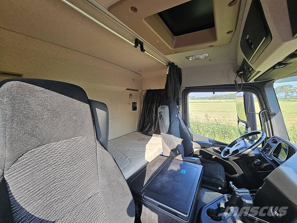 Mercedes-Benz ACTROS 1843 Vetopöytäautot