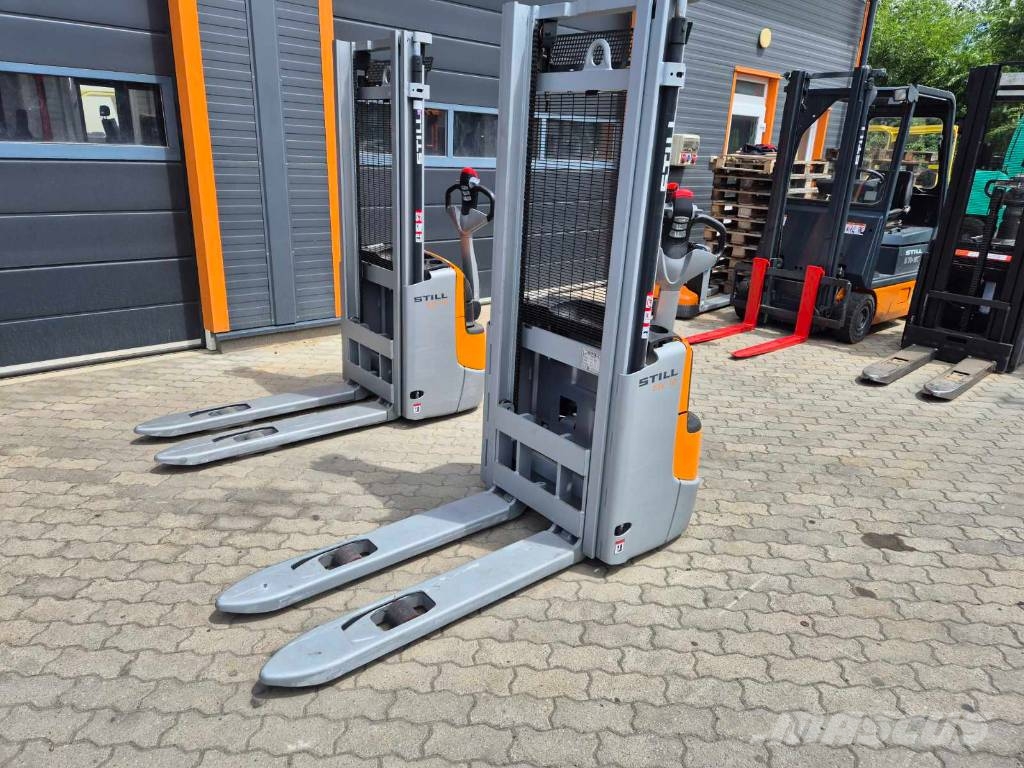 Still EGV 10 Pedestrian stacker