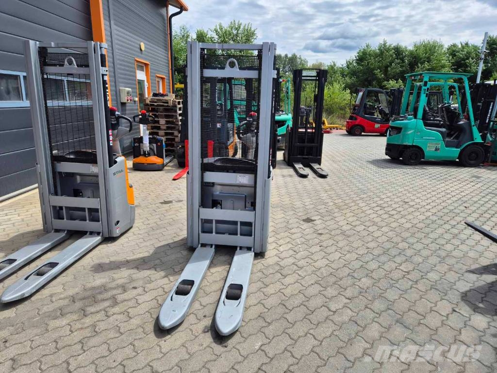 Still EGV 10 Pedestrian stacker