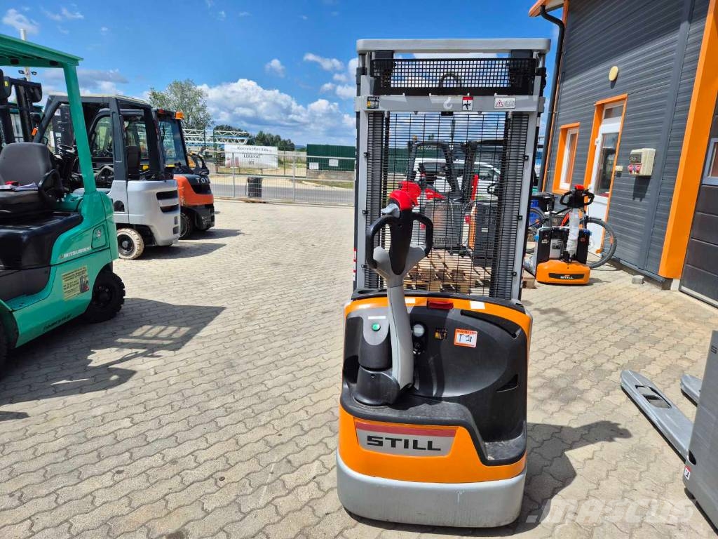 Still EGV 10 Pedestrian stacker