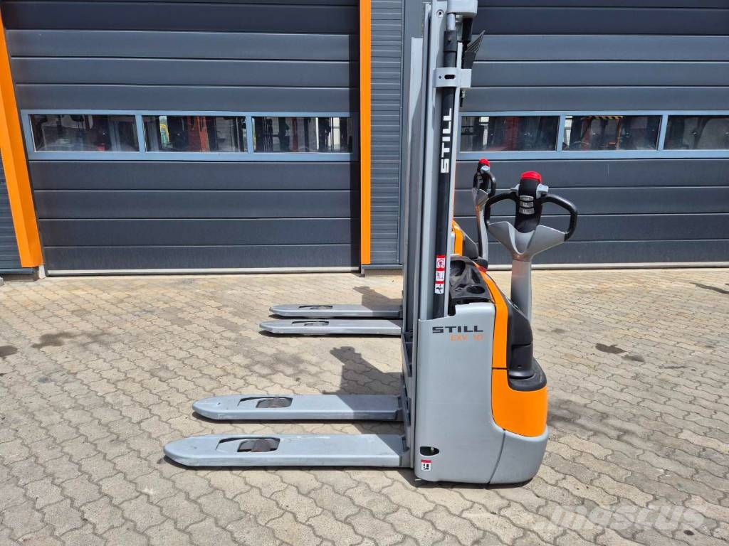 Still EGV 10 Pedestrian stacker