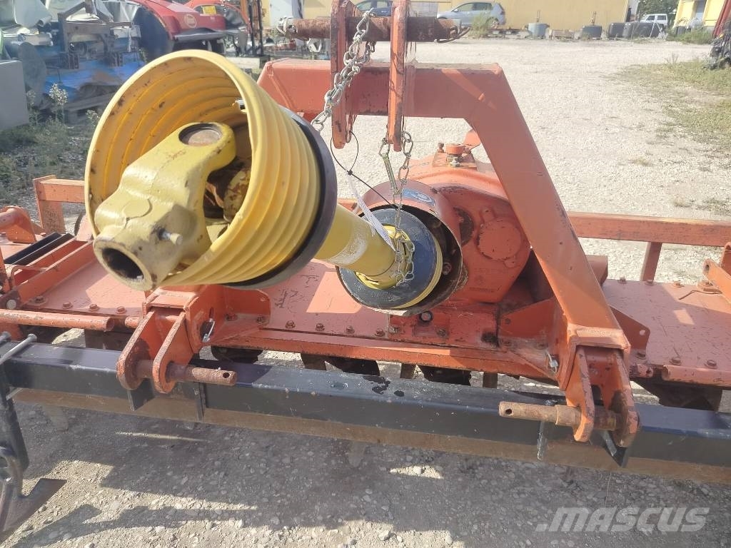 Kuhn HR 302 Akėčios