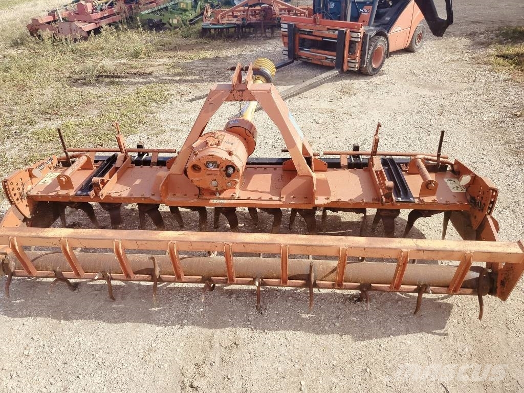 Kuhn HR 302 Akėčios