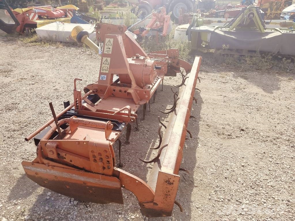Kuhn HR 302 Akėčios