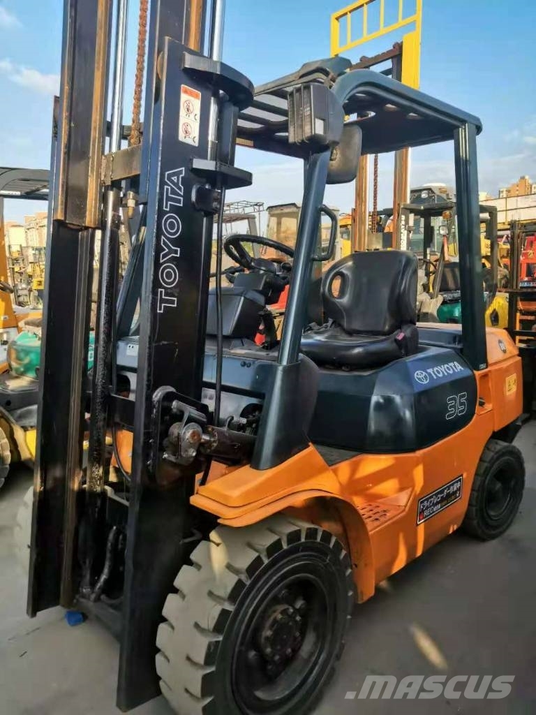 Toyota 35 forklift/Discount price/secondhand/3.5ton/3ton Diesel heftrucks