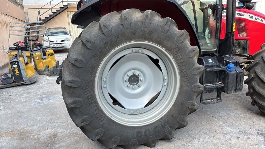 Massey Ferguson MF 5712 M Traktori