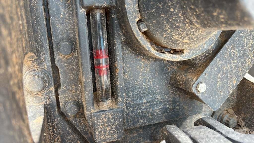 Massey Ferguson MF 5712 M Traktori