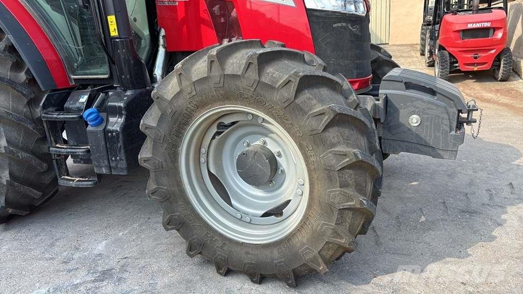 Massey Ferguson MF 5712 M Traktori