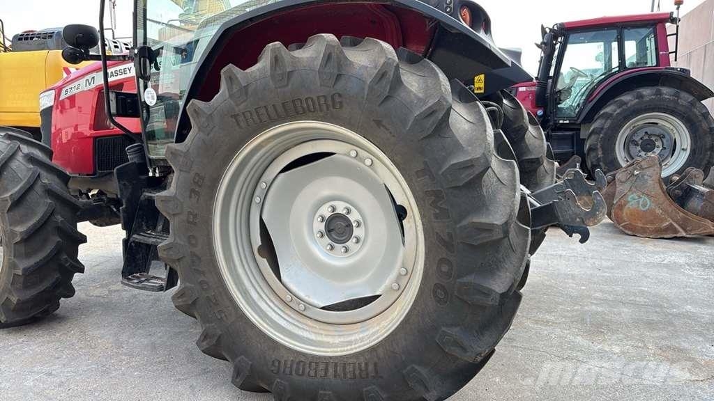 Massey Ferguson MF 5712 M Traktori