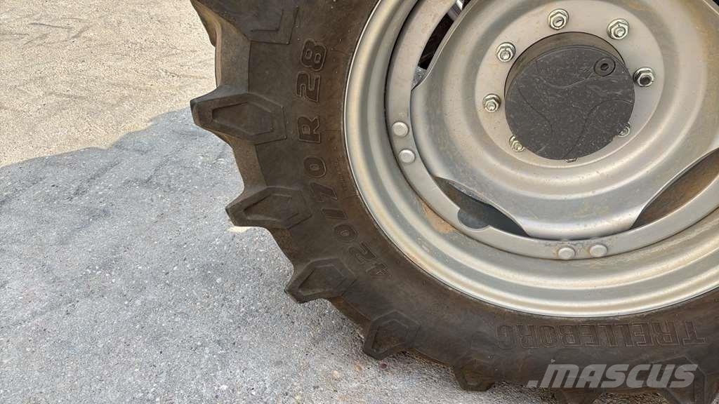 Massey Ferguson MF 5712 M Traktori